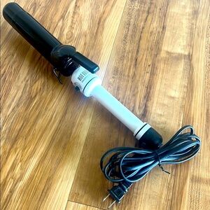 Moving Sale Must Go! Hot Tools Pro Artist Nano Ceramic Curling Iron 1.5”Barrel!